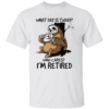 I’m Retired Sloth Shirt Funny Retirement T Shirt What Day Is Today Who Cares Tee Lazy Coffee Sloth Graphic Gift for Retired Men & Women W