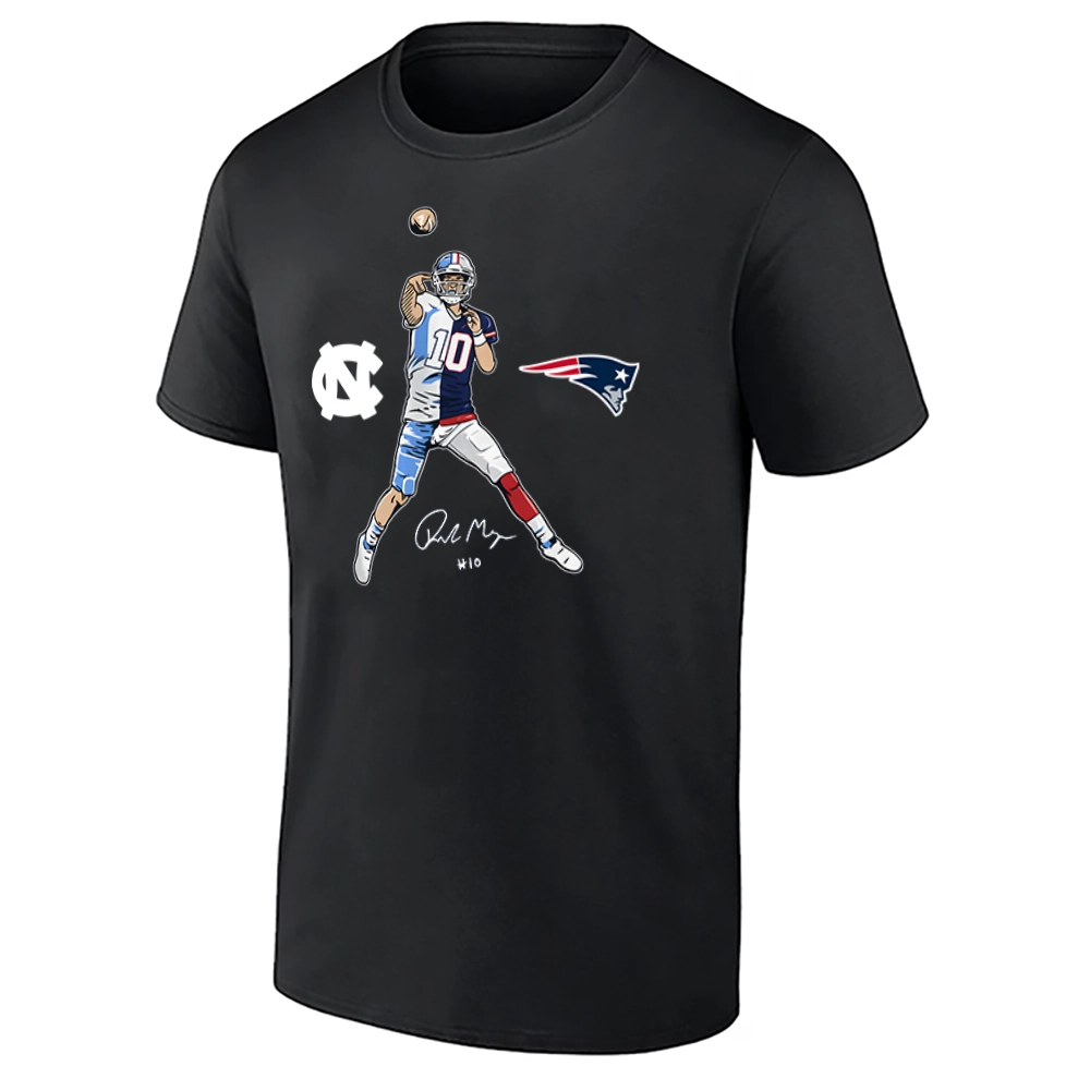 DRAKE MAYE PRO POSE SHIRT – North Carolina Tar Heels × New England Patriots Super Bowl LX crossover tee B DRAKE MAYE PRO POSE SHIRT – North Carolina Tar Heels × New England Patriots Super Bowl LX crossover tee B