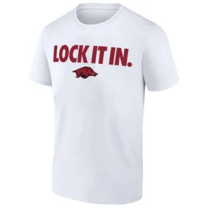 LOCK IT IN SHIRT – Arkansas Razorbacks 2026 On Court Bench Tee